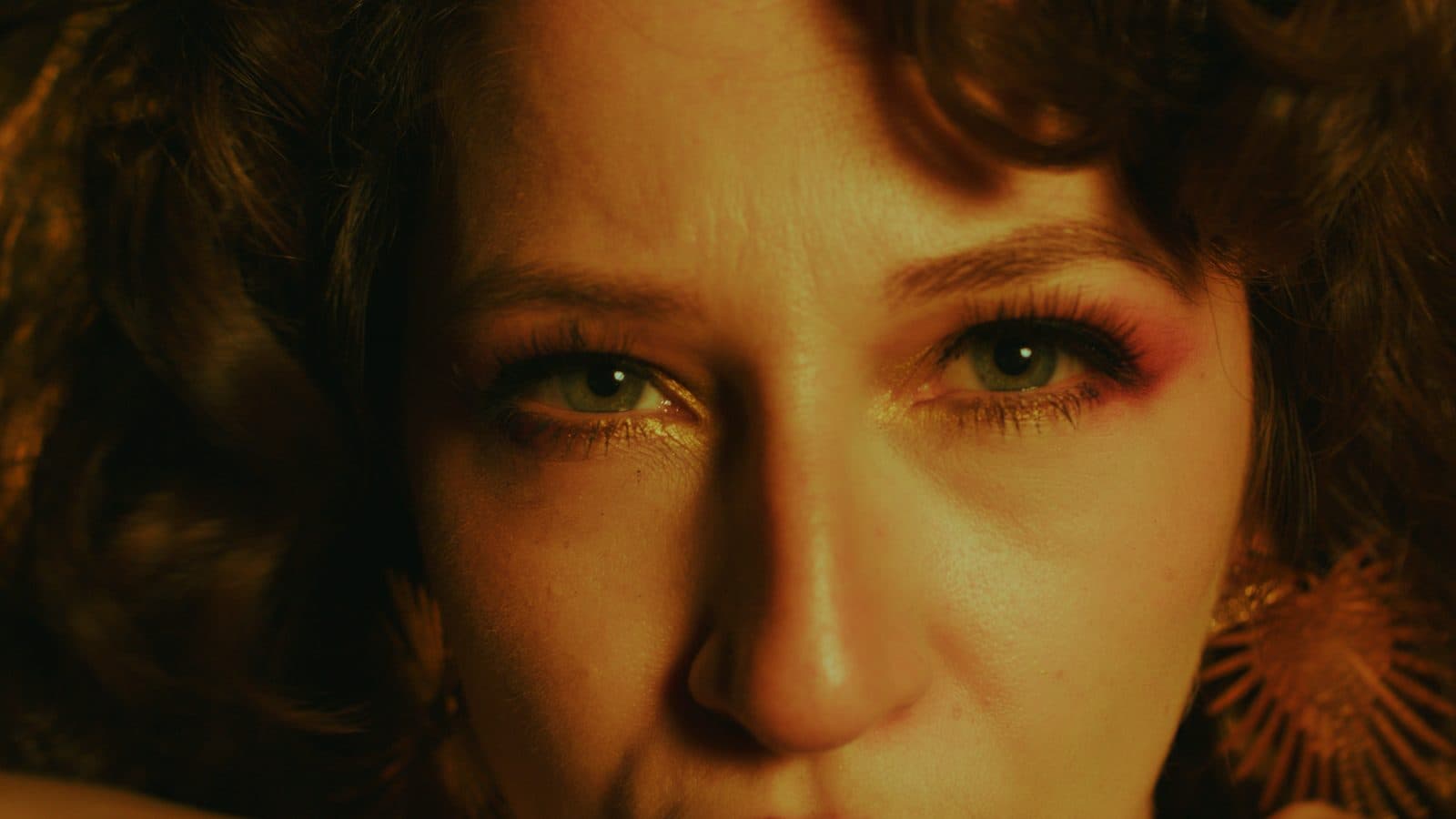 Alexandra Raia — Mystika, primer plano
